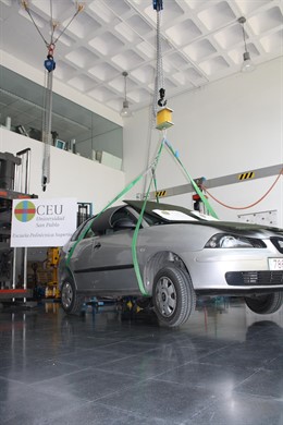 Levantar un coche con espaguetis