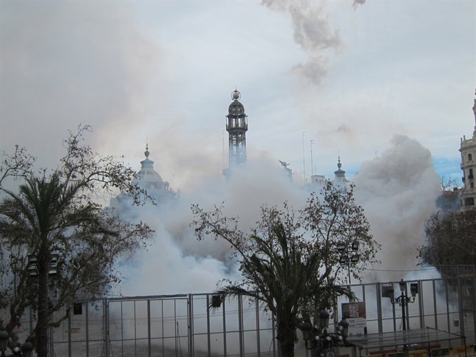  'Mascletà' Del Aficionado Sergio Mompó Y Pirotecnia Del Mediterráneo           