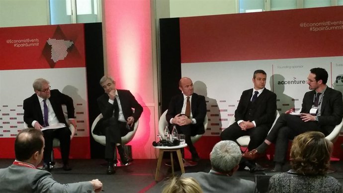 El ministro de Economía, Luis de Guindos, en las jornadas de 'The Economist'