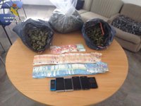 Frustran una importante venta de marihuana con más de tres kilos intervenidos y siete detenidos en Pinos Puente