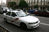 Ayuntamiento reitera el apoyo a reivindicaciones del taxi y aumentará el control policial sobre "captaciones ilegales"