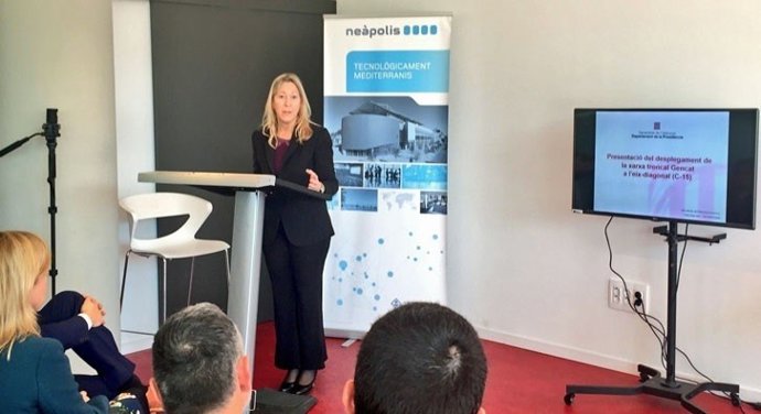 Neus Munté presenta el desplegament de fibra òptica en l'Eix Diagonal C-15
