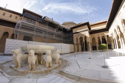 Retirados los andamios del Patio de los Leones de la Alhambra tras las  obras de emergencia