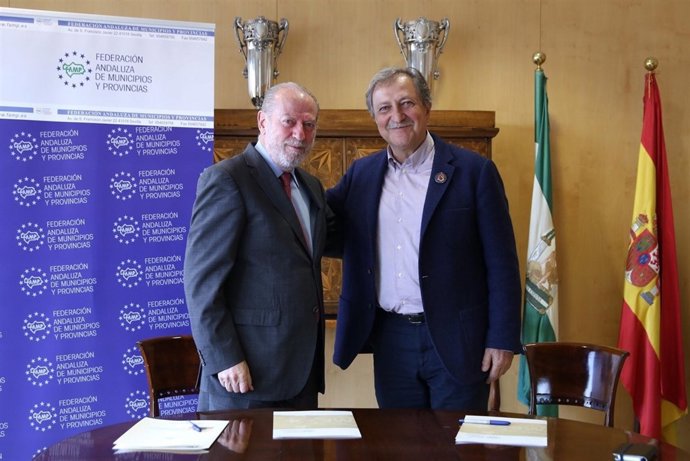 Villalobos y Lobatón firman convenio entre la FAMP y la QSD