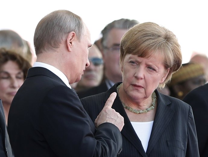 Vladimir Putin, y Angela Merkel