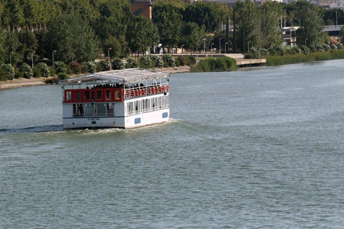 Río Guadalquivir a su paso por Sevilla