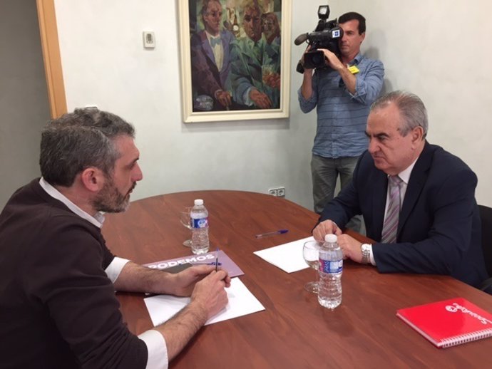 Imagen de la reunión entre González Tovar y Urralburu