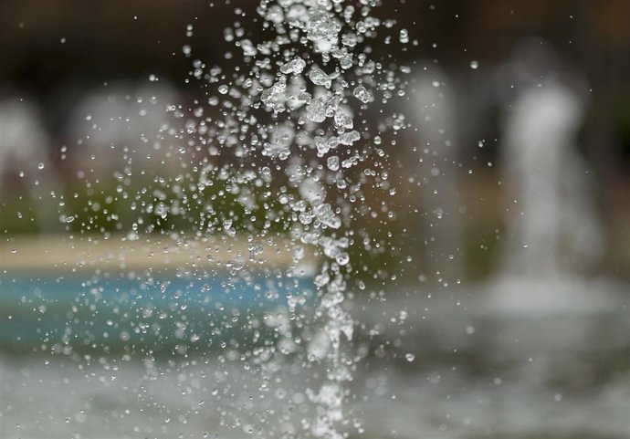 Fuente de agua, gotas