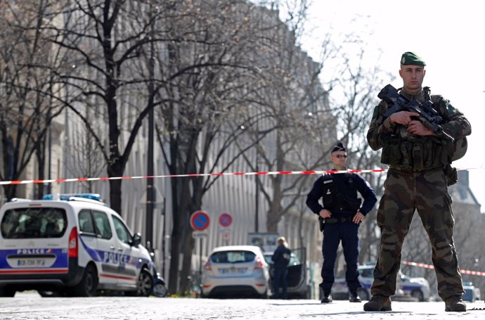 Despliegue de policías y militar por el paquete bomba en la sede del FMI