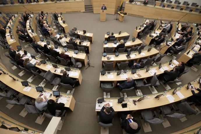 Vista general del hemiciclo del Parlamento de Lituania en Vilna.