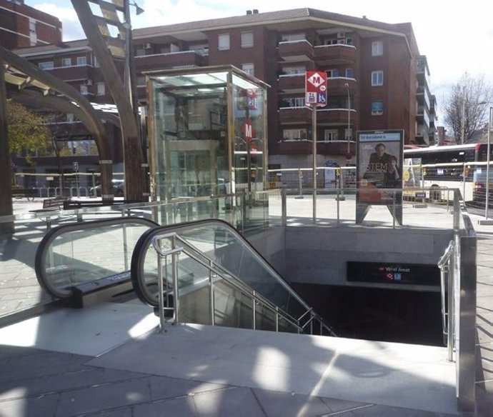 Nou vestíbul de l'estació de Virrei Amat de la L5 del Metre de Barcelona