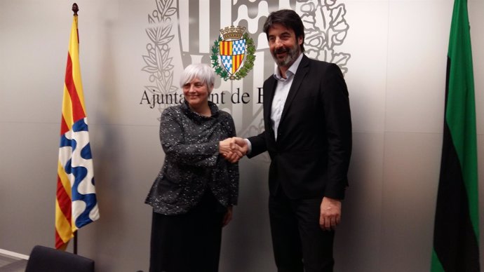 Jordi Villacampa, presidente del Joventut, con la alcaldesa de Badalona 