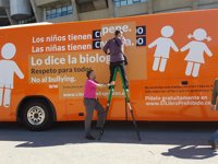 La Generalitat abre expediente al bus de Hazte Oír y pide que no circule