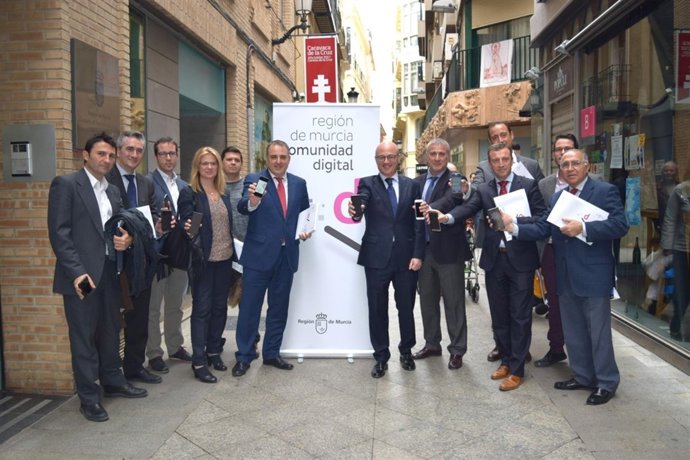 Consejero con miembros del Consejo Asesor Empresarial sobre Economía Digital