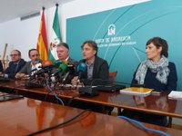 La Junta ve "lógica" la decisión de suspender el dragado de profundización en el Guadalquivir