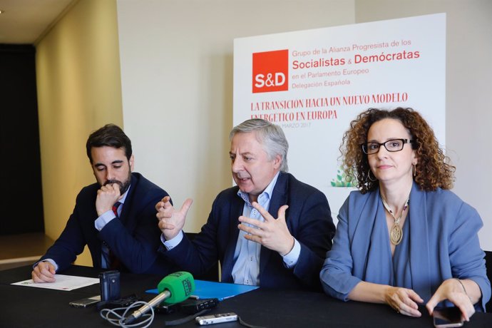 El eurodiputado del PSOE José Blanco en una rueda de prensa en Madrid