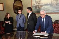 Jiménez Barrios aborda con el alcalde de Rota los planes de empleo y proyectos turísticos