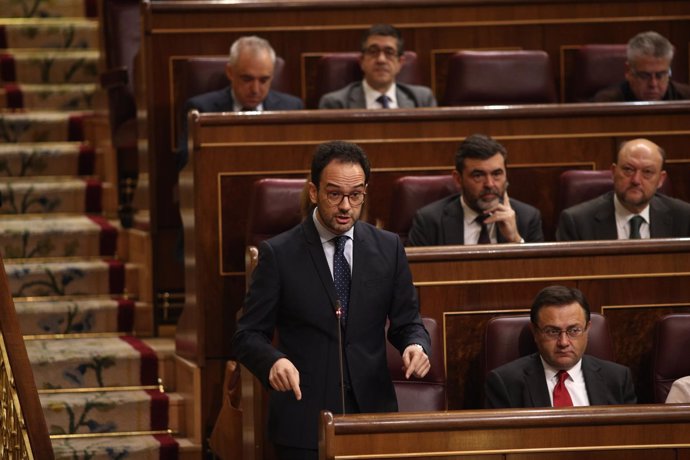 Antonio Hernando y los diputados del PSOE