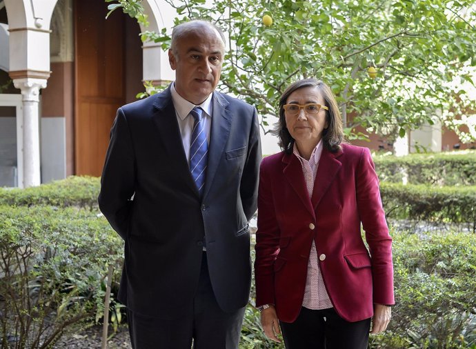 Rosa Aguilar se reúne en Sevilla con el secretario de Estado de Cultura