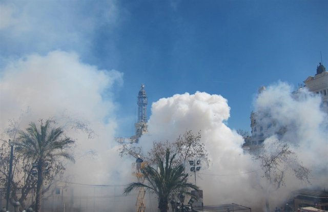 Imagen de la 'mascletà' de este 17 de marzo a cargo de Pirotecnia Turis         