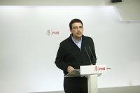 El equipo de Pedro Sánchez pide a Mario Jiménez que elija entre ser portavoz de la Gestora o del Parlamento andaluz 