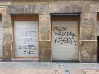 Aparecen pintadas en el batzoki del Casco Viejo de Bilbao pidiendo la vuelta a casa de los presos de ETA enfermos