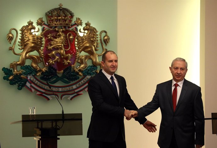 El presidente Rumen Radev y el primer ministro interino, Ognyan Gerdzhikov.