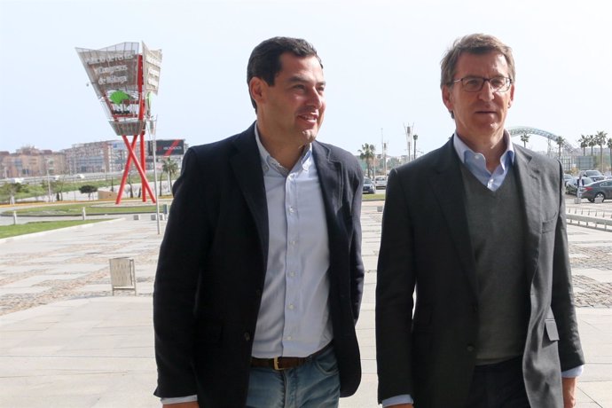 Moreno y Núñez Feijóo a la entrada del Congreso del PP-A