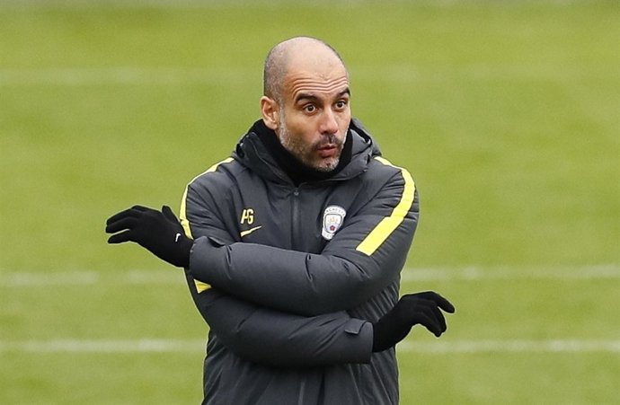 Pep Guardiola entrenando al Manchester City