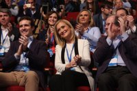 Cifuentes, "deseando que acabe el Congreso" para trabajar por un PP "más fuerte" y "recuperar el Ayuntamiento"