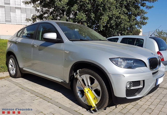 Vehicle d'alta gamma utilitzat per un estafador a Barcelona.