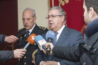 Zoido dice que el Gobierno "piensa de manera distinta a Otegi" e insiste en la "disolución total" de ETA