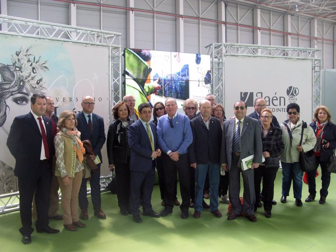 Encuentro con miembros de la Casa de Jaén en Córdoba en la Feria de los Pueblos