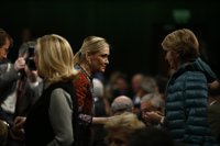 Cifuentes agradece el "trabajo" de Aguirre en el PP de Madrid: "Te debemos mucho"