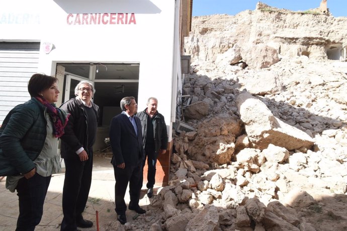 Visita de la Diputaicón al muro de la Alcazaba derruido en Zújar 
