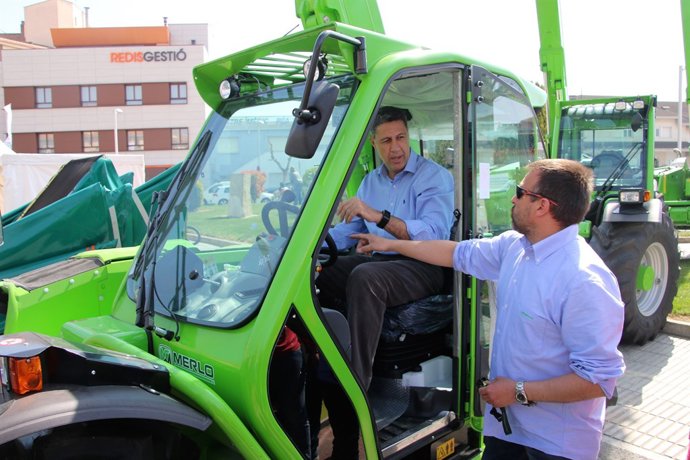 El coordinador general del PP català, Xavier García Albiol, en un tractor