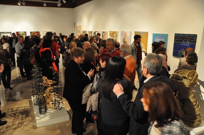 La muestra incluye 130 piezas