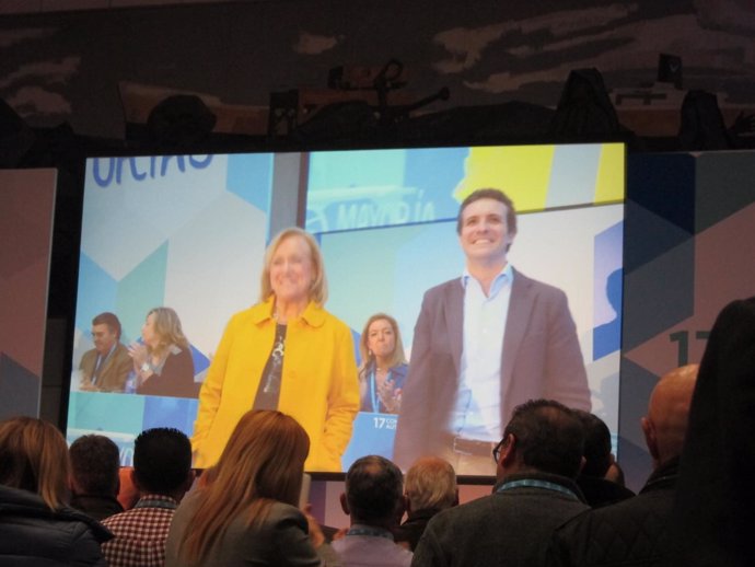 Mercedes Fernández y Pablo Casado, en el Congreso.                         