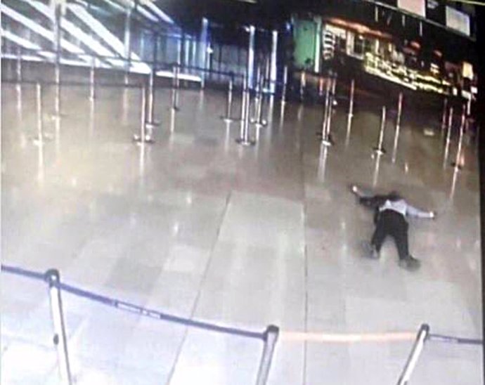 Imagen de una cámara de seguridad del atacante del Aeropuerto de París-Orly