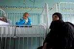 Niña recibe tratamiento contra el cáncer en Siria