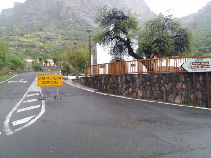 Carretera cortada en la cumbre de Gran Canaria