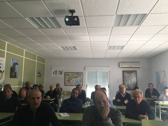 Regantes en su encuentro con Manuel Mejías