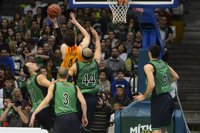 El FC Barcelona Lassa pasa por encima del Divina Seguros Joventut en el derbi catalán