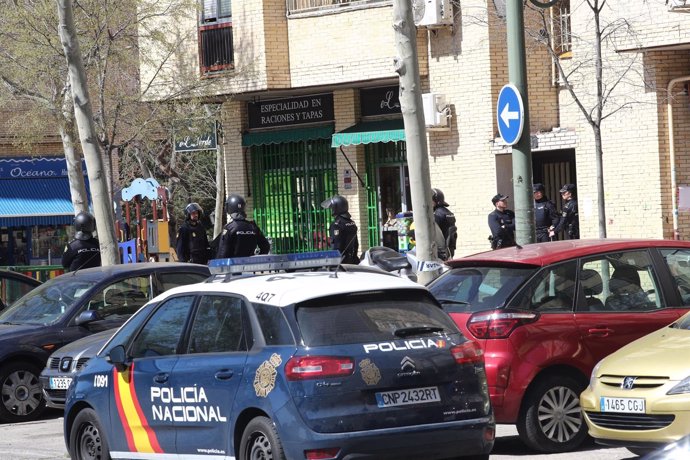 La Policía detiene al hombre que disparó a su pareja en Orcasitas (Madrid)