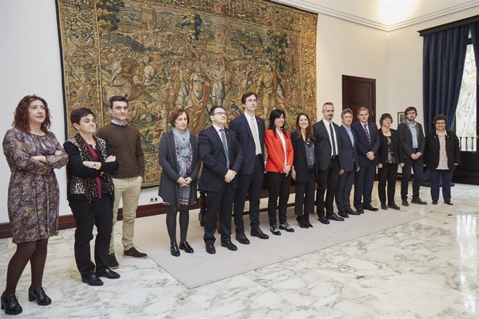 Tejeria recibe a Balluerka y su equipo en el Parlamento vasco