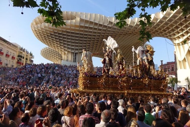 Paso de misterio de la Presentación al Pueblo de San Benito, en la Encarnación