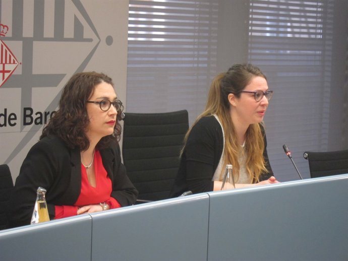 La tinent d'alcalde Janet Sanz i la regidor Laura Pérez