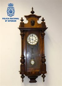 La Policía Nacional recupera el reloj del siglo XIX que fue sustraído del Ayuntamiento de Logroño