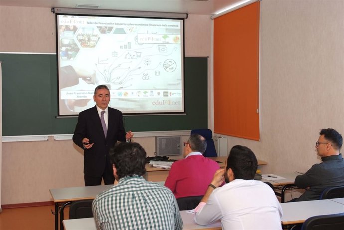 Curso sobre financiación bancaria impulsado por Unicaja.