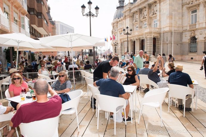 Turistas terraza